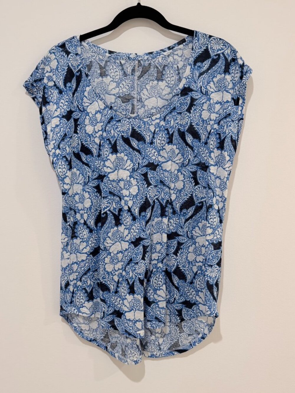 NWT LOFT Blue Paisley Linen Blend Short Sleeve Knit Tee Blouse Top. Size Small
